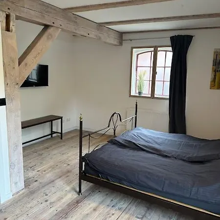 Maurine Im Alten Speicher