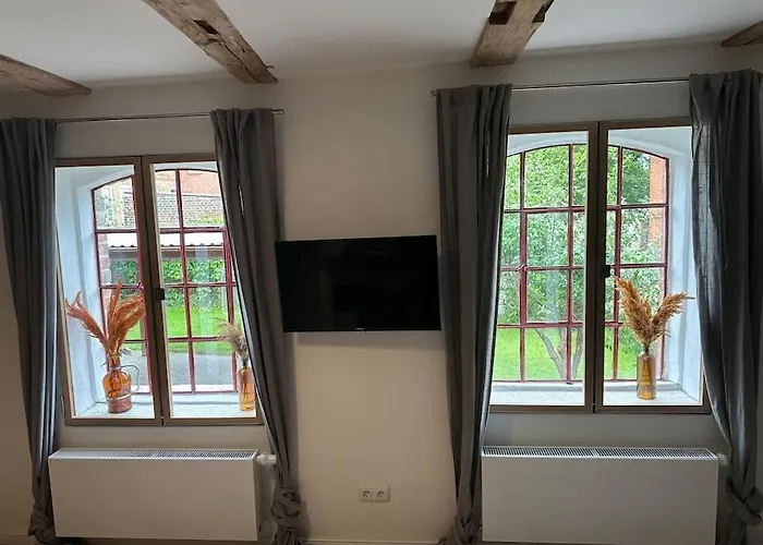 Maurine Im Alten Speicher